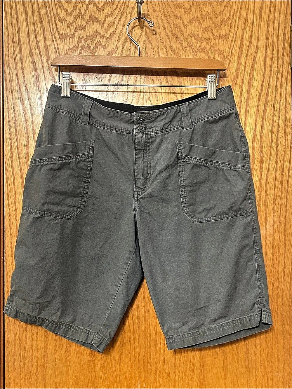 Columbia Cargo Shorts Size 8 Gray